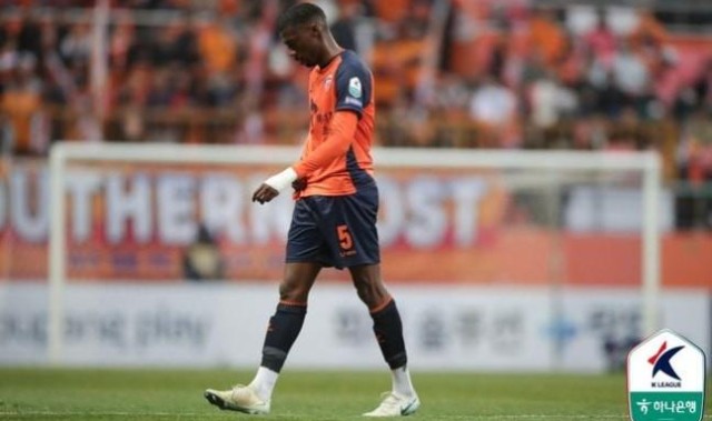 中超直播-首轮比赛染红，济州SK外援伊塔洛遭到韩国球迷种族歧视